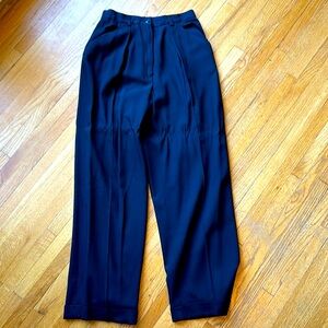 Vintage Jones New York pleated dress pants with cuffs. Size 4P.  Navy blue